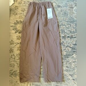 Lululemon Women’s Barrel Leg Taupe Pants NWT